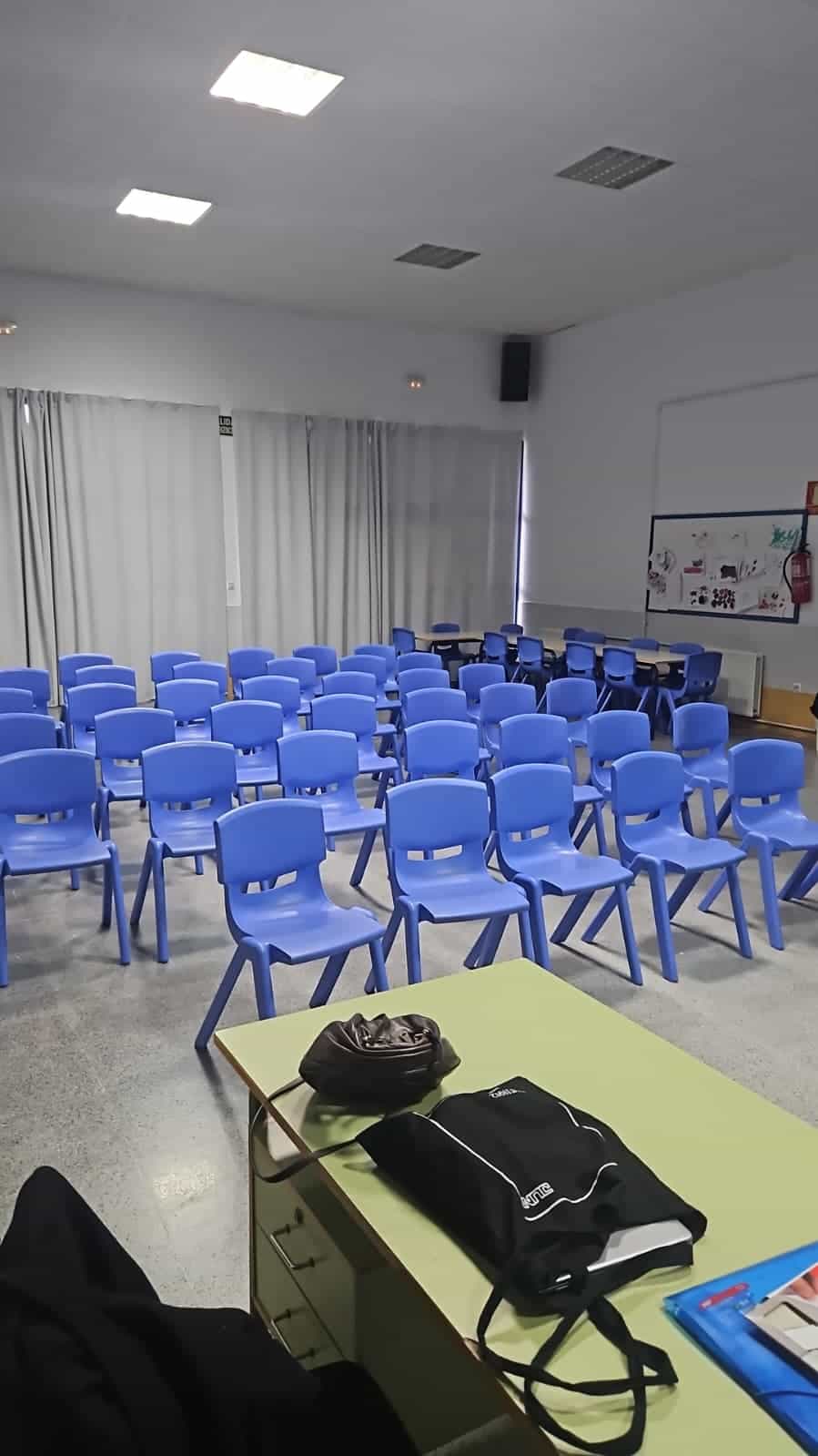 esperando a los alumnos de sexto, ¡nervios!