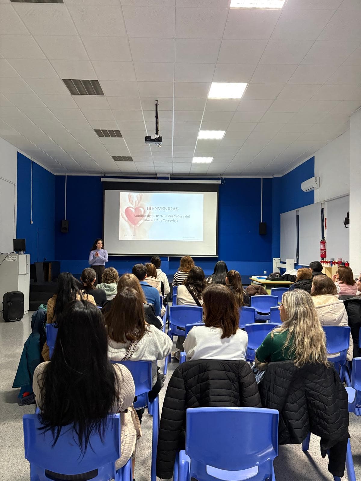 participantes en taller para familias sobre educación sexual